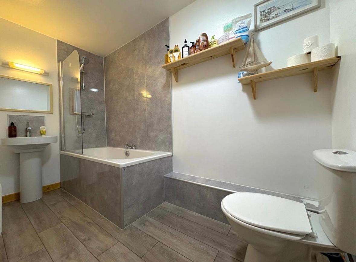 Cosy City Centre Apartment Инвернес Екстериор снимка